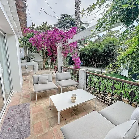 Holiday home 55m2 Charmante Maison Mitoyenne, Jardin, Parking Cannes