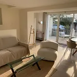 55m2 Charmante Maison Mitoyenne, Jardin, Parking Канны