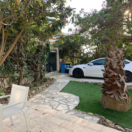 55m2 Charmante Maison Mitoyenne, Jardin, Parking