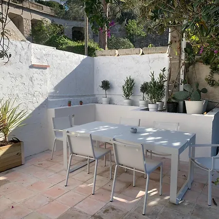 בית נופש 55m2 Charmante Maison Mitoyenne, Jardin, Parking